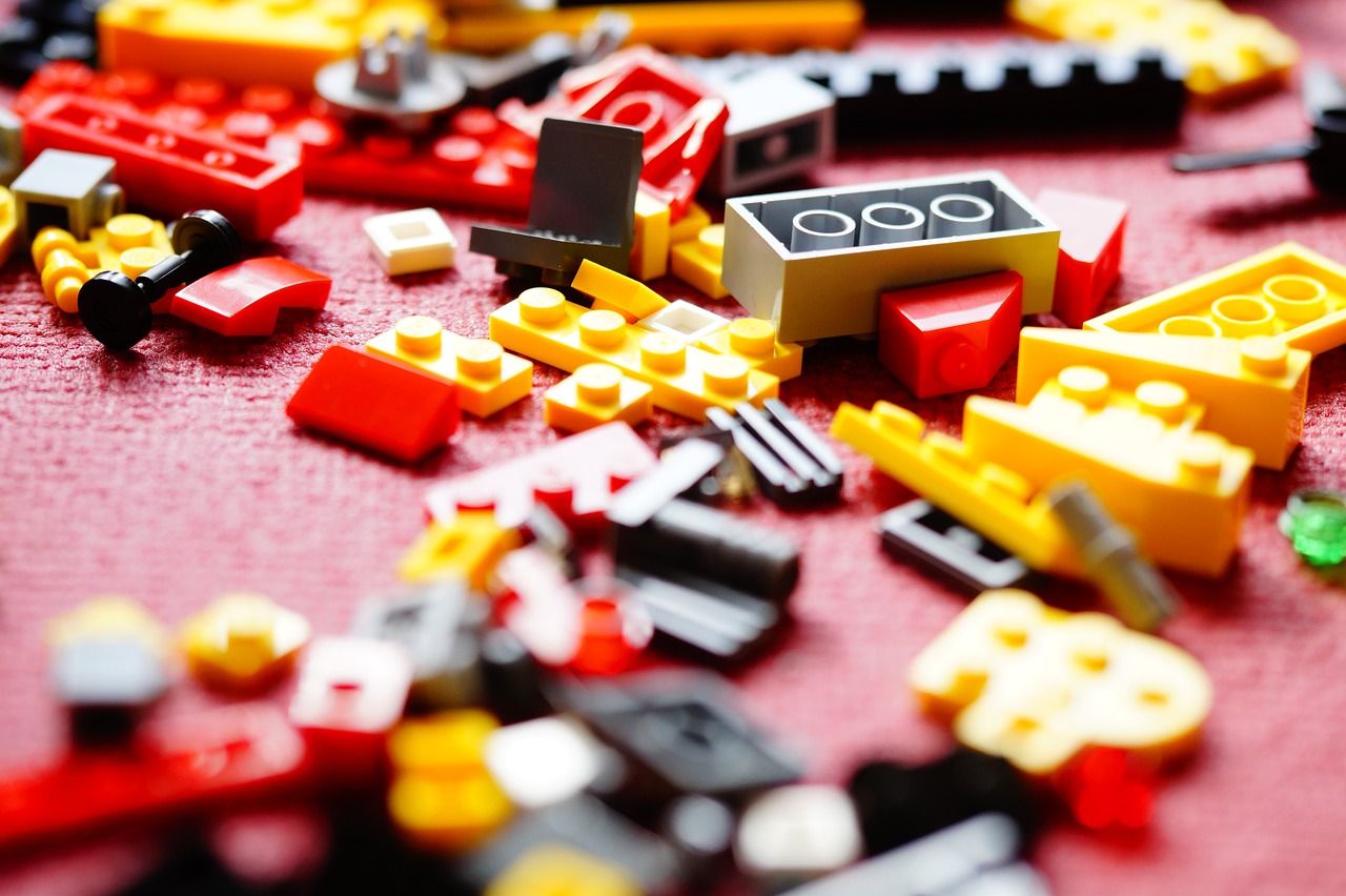Edukacyjne wartości klocków LEGO - dlaczego warto je mieć w domu?